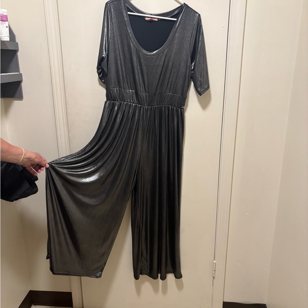 Amazon Black Jumpsuit with V-Neck and Wide-Leg Design